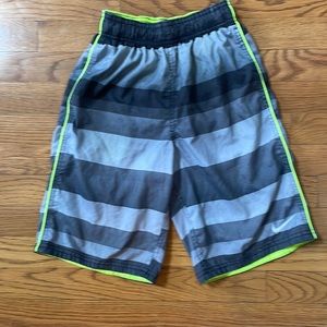 Nike Sz M swim trunks EUC no rips tears or stains